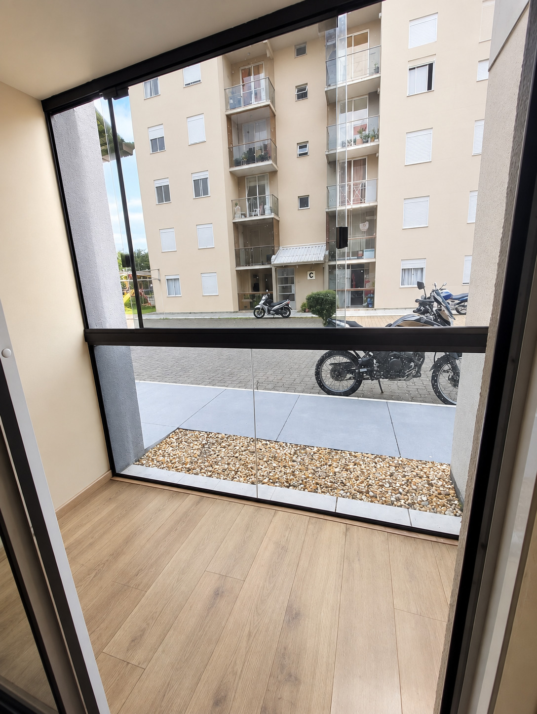 Apartamento com Sacada